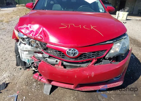 2013 Toyota Camry Se z USA, uszkodzony, nr VIN 4T1BF1FK8DU688569